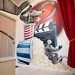 Qualys Cinema-parking & View Square *